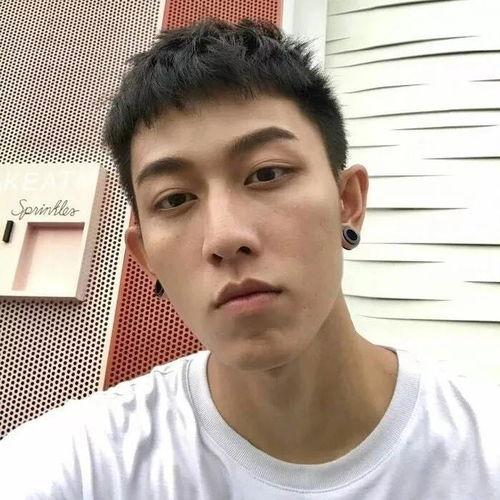 男网红整容脸吃瓜图片,吃瓜群众热议男网红变脸之谜