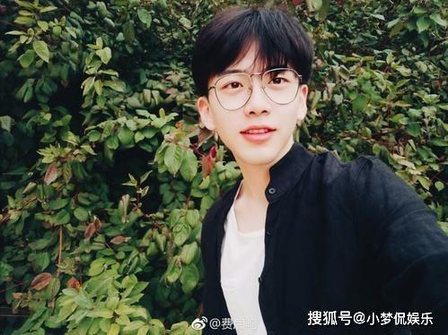 抖音网红小耳酱吃瓜,揭秘网红幕后故事