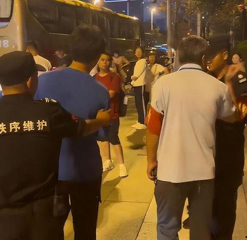 青岛吃瓜网红事件真相揭秘