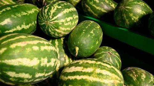 青岛吃瓜网红事件真相揭秘