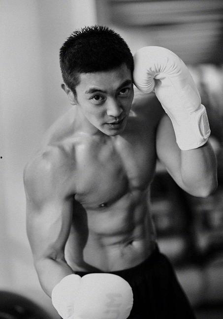 吃瓜网红腹肌男视频,揭秘健身达人日常